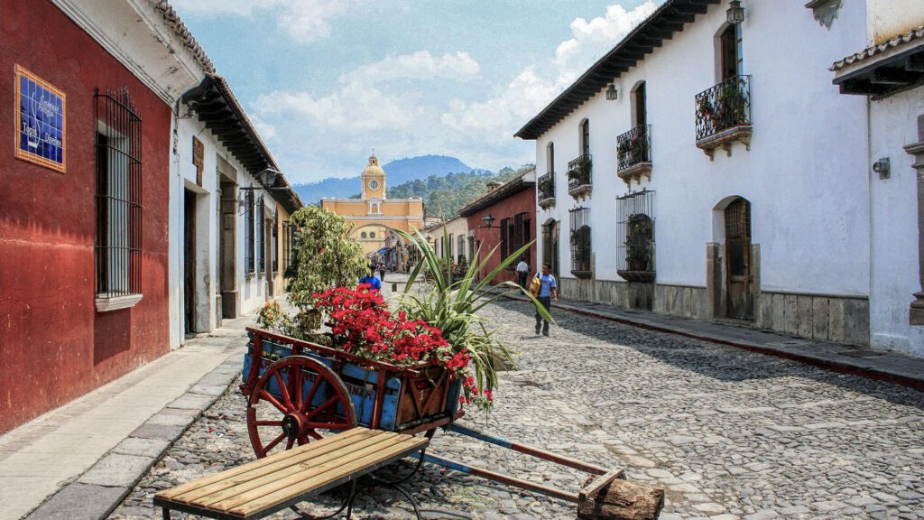 calle del arco antigua in guatemala